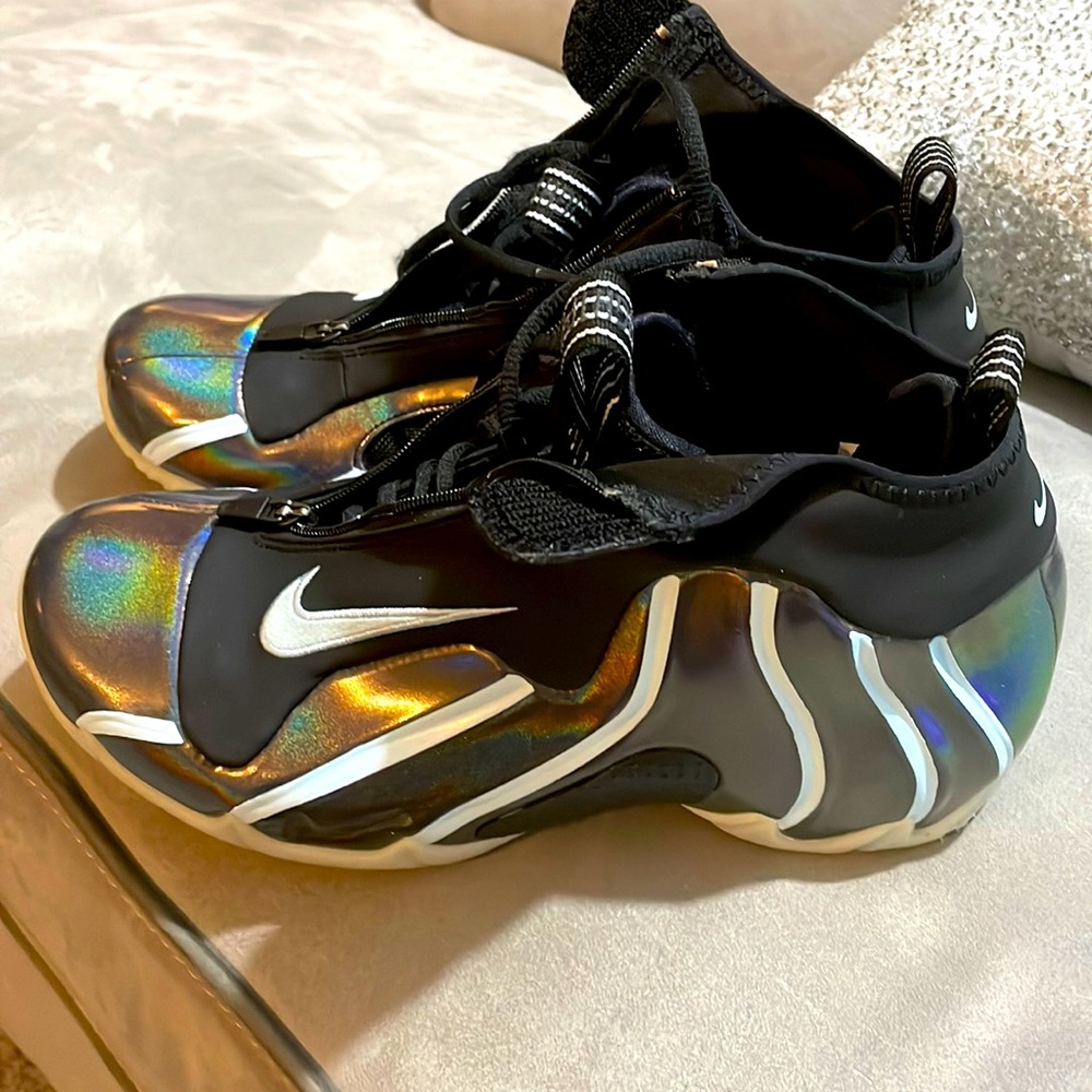 Men’s Nike flightposite effervescent. Size 8
